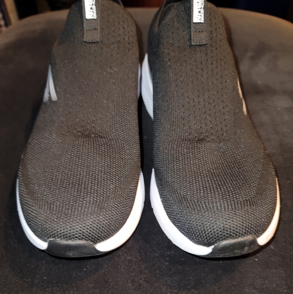 SKECHERS